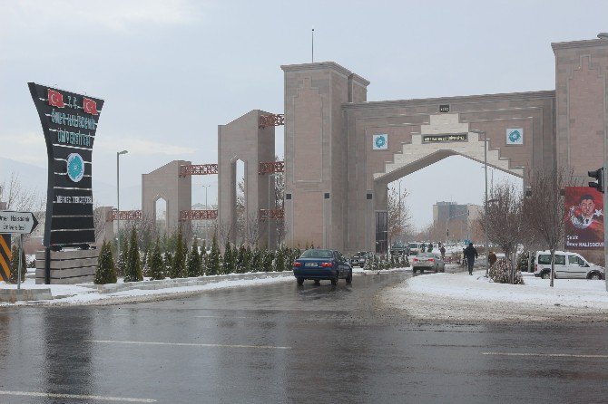 Niğde Tıp Fakültesi Öğrencilerini Bekliyor