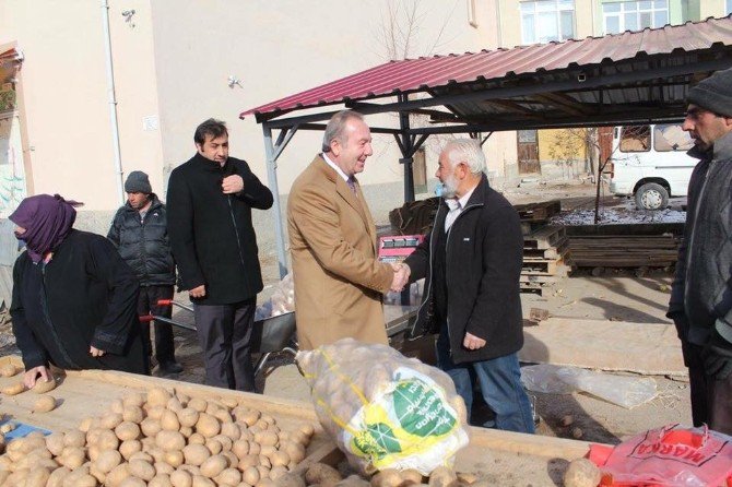 Başkan Şahiner Pazarcı Esnafının Sorunlarını Dinledi