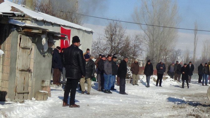 Şehidin Baba Ocağı Bayraklarla Donatıldı