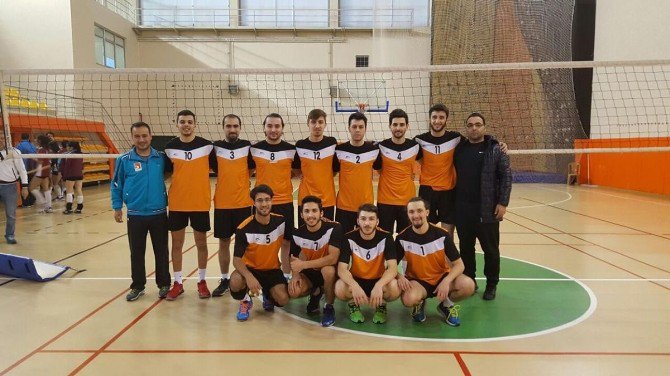 Şeyh Edebali Üniversitesi Erkek Voleybol Takımı Yarı Finalde