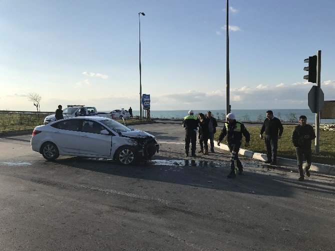 Çimento Yüklü Tır, Otomobille Çarpıştı