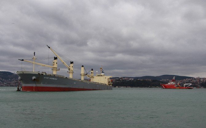 Yeniköy’de Karaya Oturan Gemiyi Kurtarma Çalışmaları Sürüyor