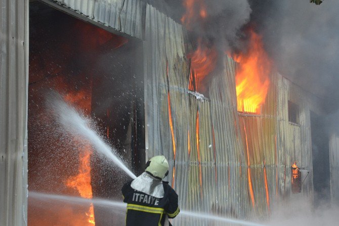 Fabrika Ve Depolar Kül Oldu, Sahipleri Ağladı