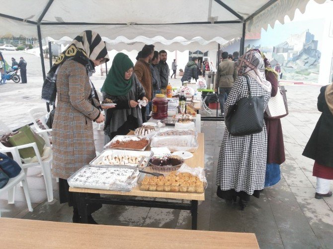 Adıyaman Üniversitesinde Halep’e Yardım Kermesi Düzenlendi