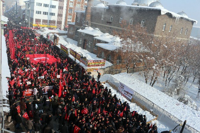 Eksi 25 Derecede ‘Teröre Lanet’ Yürüyüşü