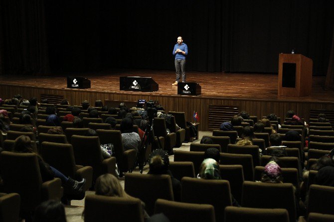 Akademisyenler Tecrübelerini Paylaşıyor