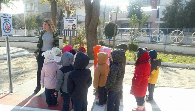 Minikler Hem Eğlendi, Hem De Trafik Kurallarını Öğrenciler