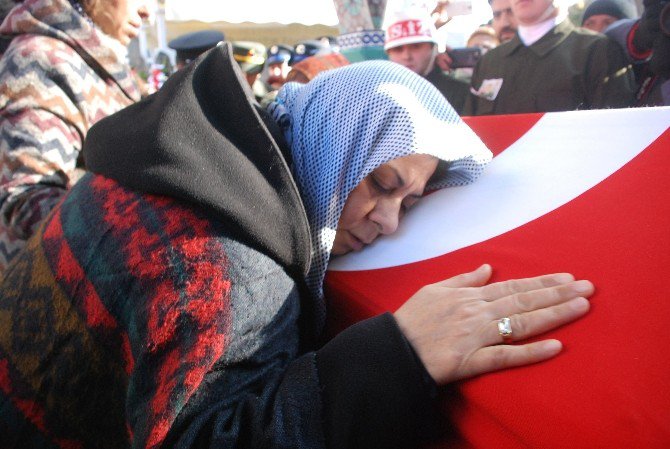 24 Günlük Nişanlı Şehit Toprağa Verildi