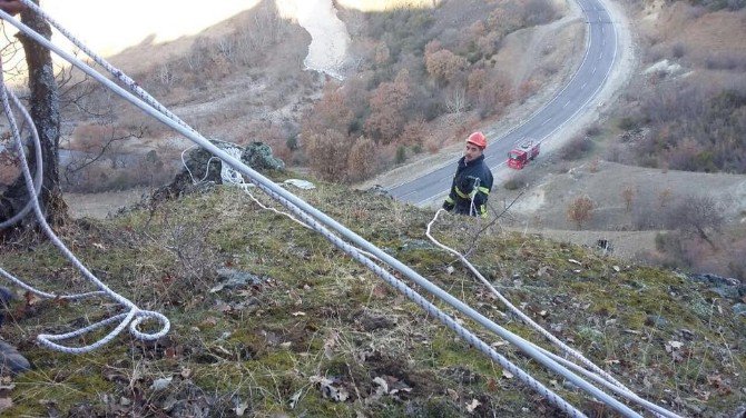 Dağda Mahsur Kalan Keçi Operasyonla Kurtarıldı