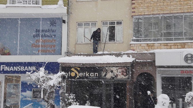 Mersin’de Kar Hayatı Felç Etti