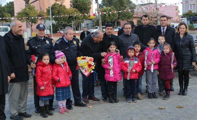 Umurlu’da Okullar Şehitler İçin Meydan’da Milli Bilinç Dersi İşledi