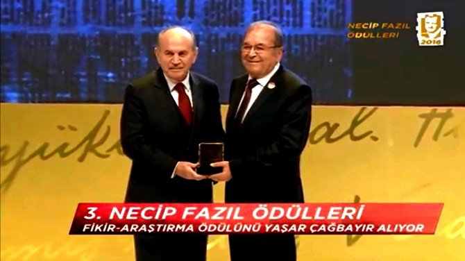 Sökeli Yazar 38 Yıllık Çalışmasını Necip Fazıl Ödülüyle Taçlandırdı