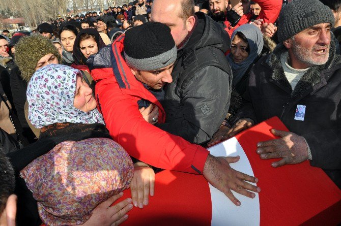 Kars, Şehidini Son Yolculuğuna Uğurladı