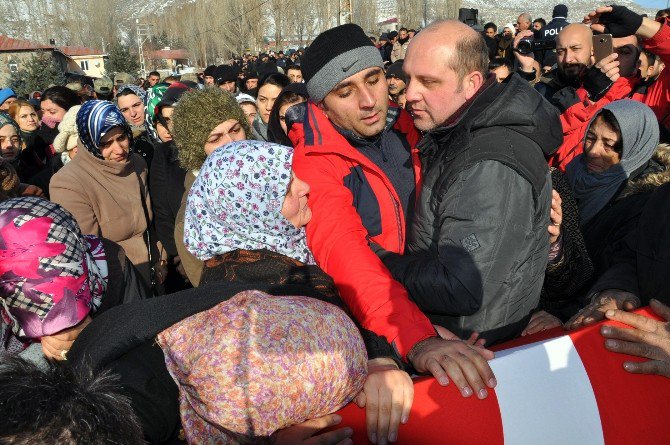 Kars, Şehidini Son Yolculuğuna Uğurladı