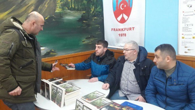 Gazeteci-yazar Şükrü Üçüncü, 2. Polisiye Romanı ’Faili Firar’ı İçin Almanya’da İmza Günü Düzenledi