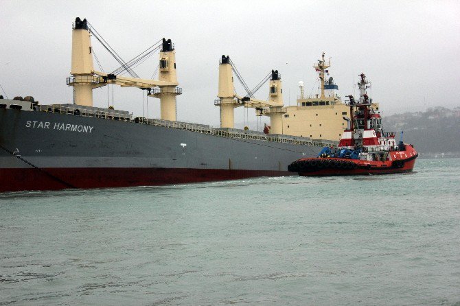 Yeniköy’de Karaya Oturan Gemiyi Kurtarma Çalışmaları Sürüyor