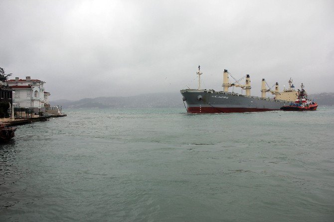 Yeniköy’de Karaya Oturan Gemiyi Kurtarma Çalışmaları Sürüyor