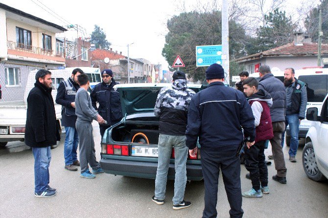 Bursa’da 2 Bin Polisle Operasyon...arabada Bonzai Partisi Yaparken Polise Yakalandılar