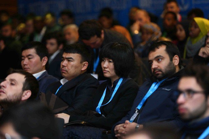 Dünyanın Dört Bir Tarafından Öğrenciler Sempozyumda Buluştu