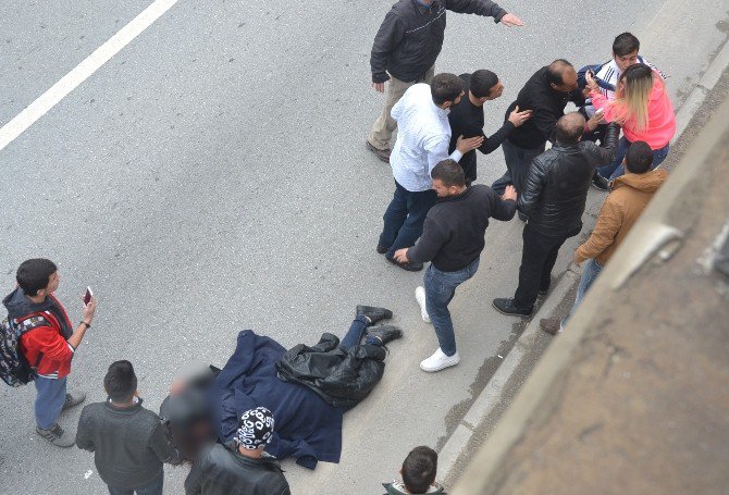 Üst Geçitten Atlayarak İntihar Girişiminde Bulunan Kadını Annesi Sanan Genç Kız, Gözyaşlarına Boğuldu