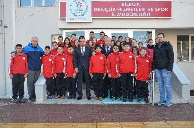 Hentbol Takımı Uşak’a, Güreş Takımı Afyon’a Uğurlandı