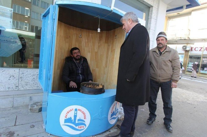 Bayburt Belediyesi Kestane Satıcılarının Yüzünü Güldürdü