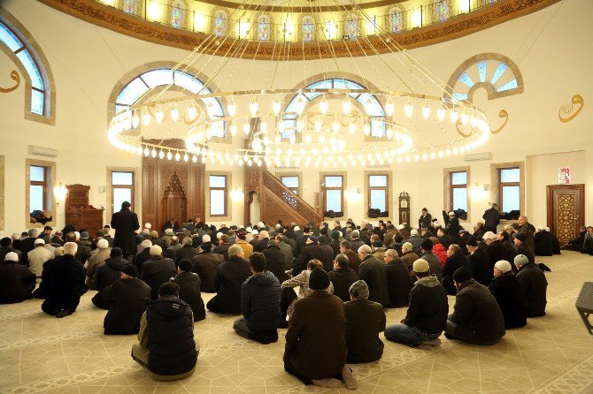Küçükçekmece Cumhuriyet Mahallesi Mevlana Camii Açıldı