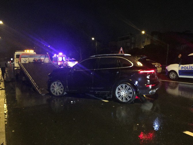 Kendi Yaptığı Kazayı Yara Almadan Atlatan Üniversiteli Bir Başka Aracın Çarpması Sonucunda Hayatını Kaybetti