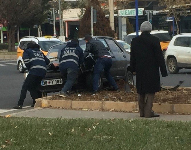 Diyarbakır’da Maddi Hasarlı Trafik Kazası