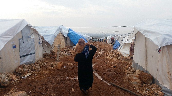 Zor Şartlara Rağmen Hayata Gülerek Bakıyorlar