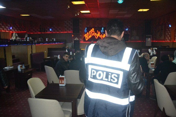 Adana’da, Bar Ve Gece Kulüplerine Yönelik Asayiş Uygulaması Hız Kesmeden Devam Ediyor