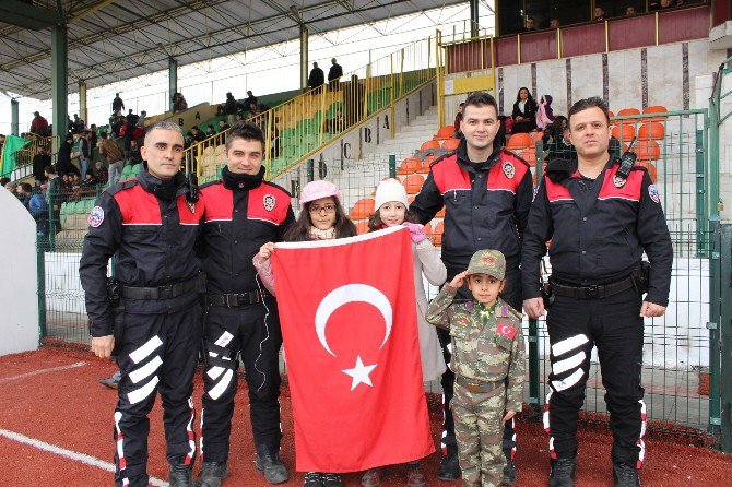 Adıyaman’da Şehitlere Saygı Maçı Düzenlendi