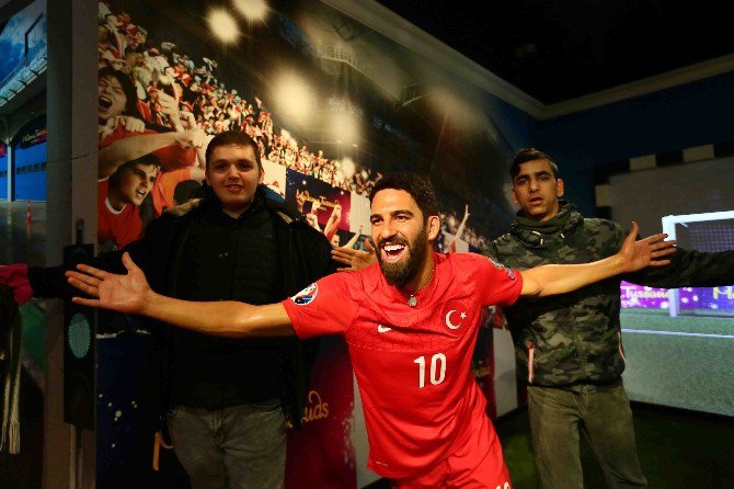 Engelliler, ’Madame Tussauds Müzesi’ni Ziyaret Etti