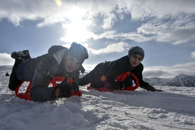 Doğu Karadeniz’in Tek Kayak Merkezi Zigana’da Kayak Sezonu Açıldı