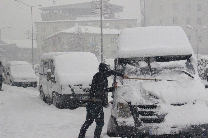 Hakkari’de 27 Köy Ve 93 Mezra Yolu Ulaşıma Kapandı