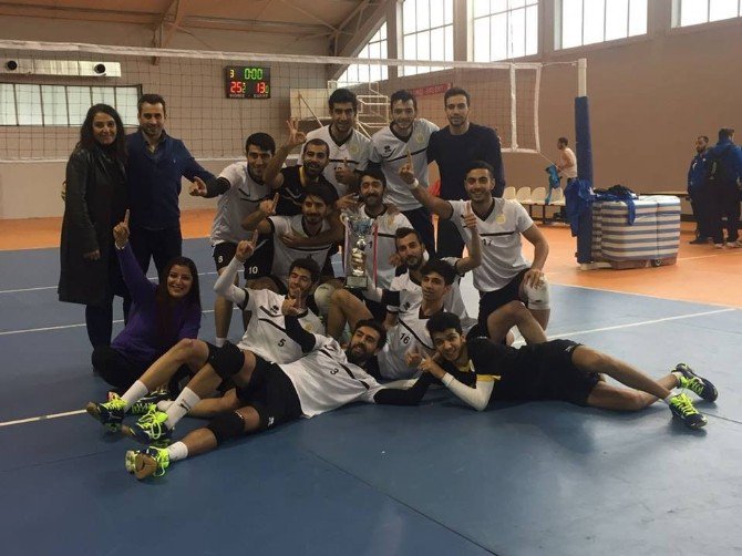 İnönü Üniversitesi Voleybol Takımı 1.lige Yükseldi