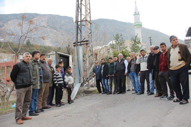 Hırsızlar Mahalleyi 5 Gündür Karanlıkta Bıraktı