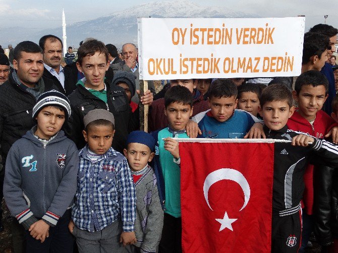 22 Yıl Önce Temeli Atılan Okul İçin Eylem Yaptılar