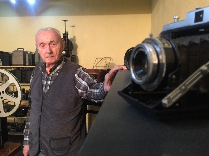 85 Yaşındaki Fotoğraf Makinesi Tutkunundan Dev Koleksiyon