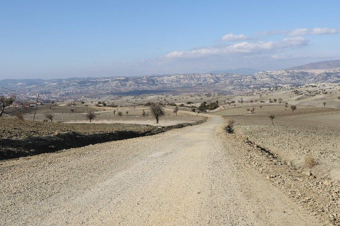 Selendi’de Mahalle Yollarına Bakım