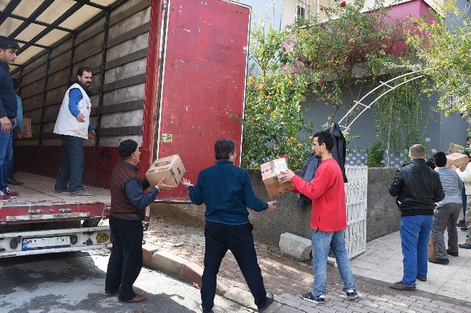 Hayrat Vakfı Suriye’ye 3 Tır Yardım Gönderdi