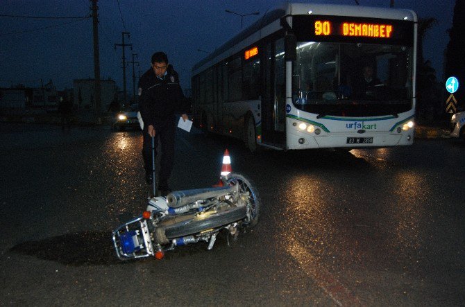 Şanlıurfa’da Motosiklet Otomobile Çarptı: 1 Ölü, 3 Yaralı