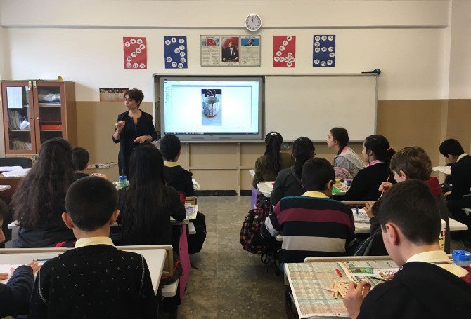 Sultangazi’deki Okulda Dersler Müzikli Terapi Eşliğinde İşleniyor