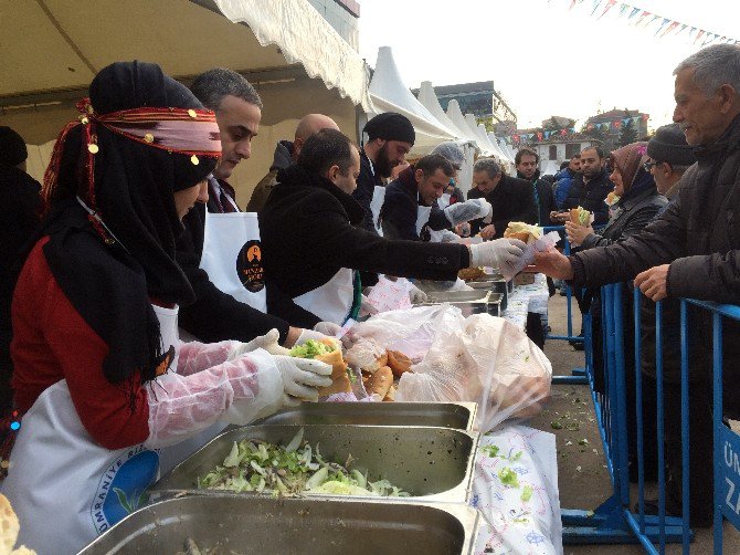Hamsi Ve Kültür Festivali’nde 4 Ton Hamsi Dağıtıldı