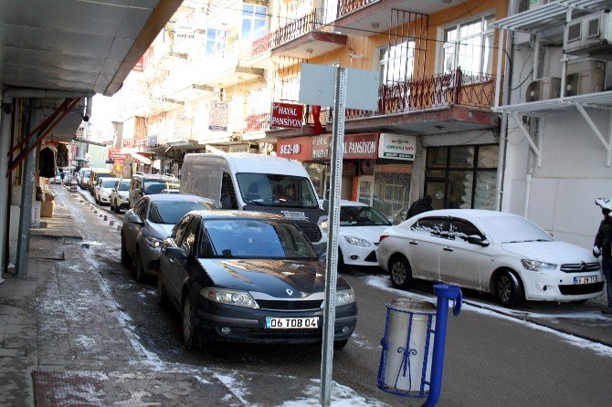 Hatalı Park Trafik Akışını Engelliyor