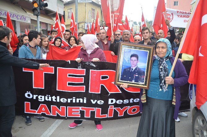 Adana’da “Teröre Karşı Milli Birlik Ve Beraberlik” Yürüyüşü