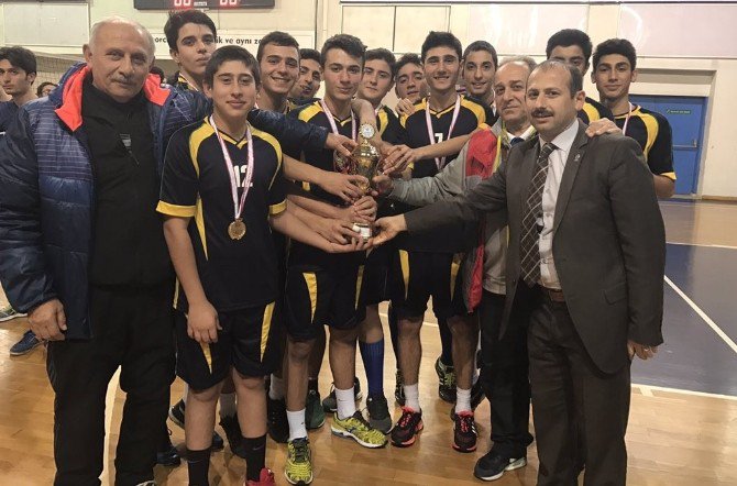 Voleybolda Şampiyon Barbaros Anadolu Lisesi