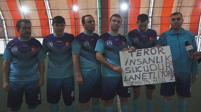 Belediye Futbol Turnuvasında Terör Protestosu