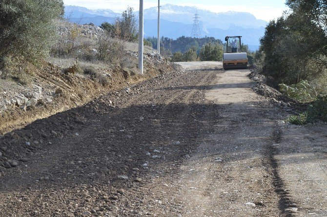 Büyükşehir, Manavgat Mahalle Yollarını Asfaltlıyor