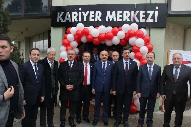 Bakan Müezzinoğlu, Kariyer Merkezi’ni Açtı